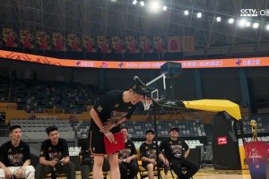 谈球吧体育app官网他值得！胡金秋在广厦球迷答谢会上发言 现场球迷高喊MVP