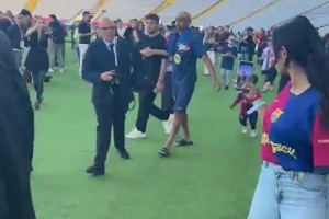 谈球吧(中国)官方网站季马尔追了半天🤣亚马尔没注意弟弟在后面追他，弟弟差点哭出来