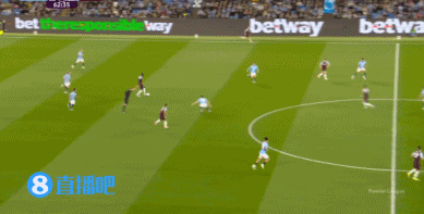 谈球吧(中国)官方网站惊险！拉什福德趟过奥尔特加，小角度打空门没进