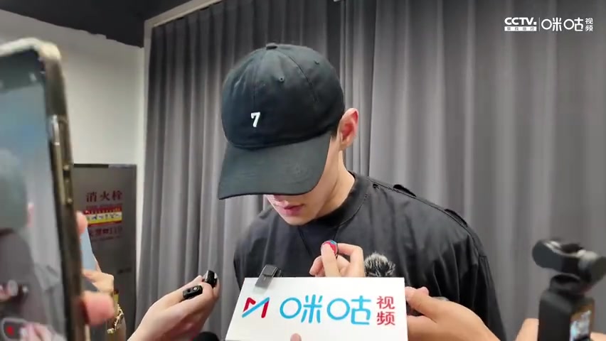 谈球吧体育官网入口🥺曾凡博：愧对球队 愧对球迷 没有尽自己的一份力 很遗憾