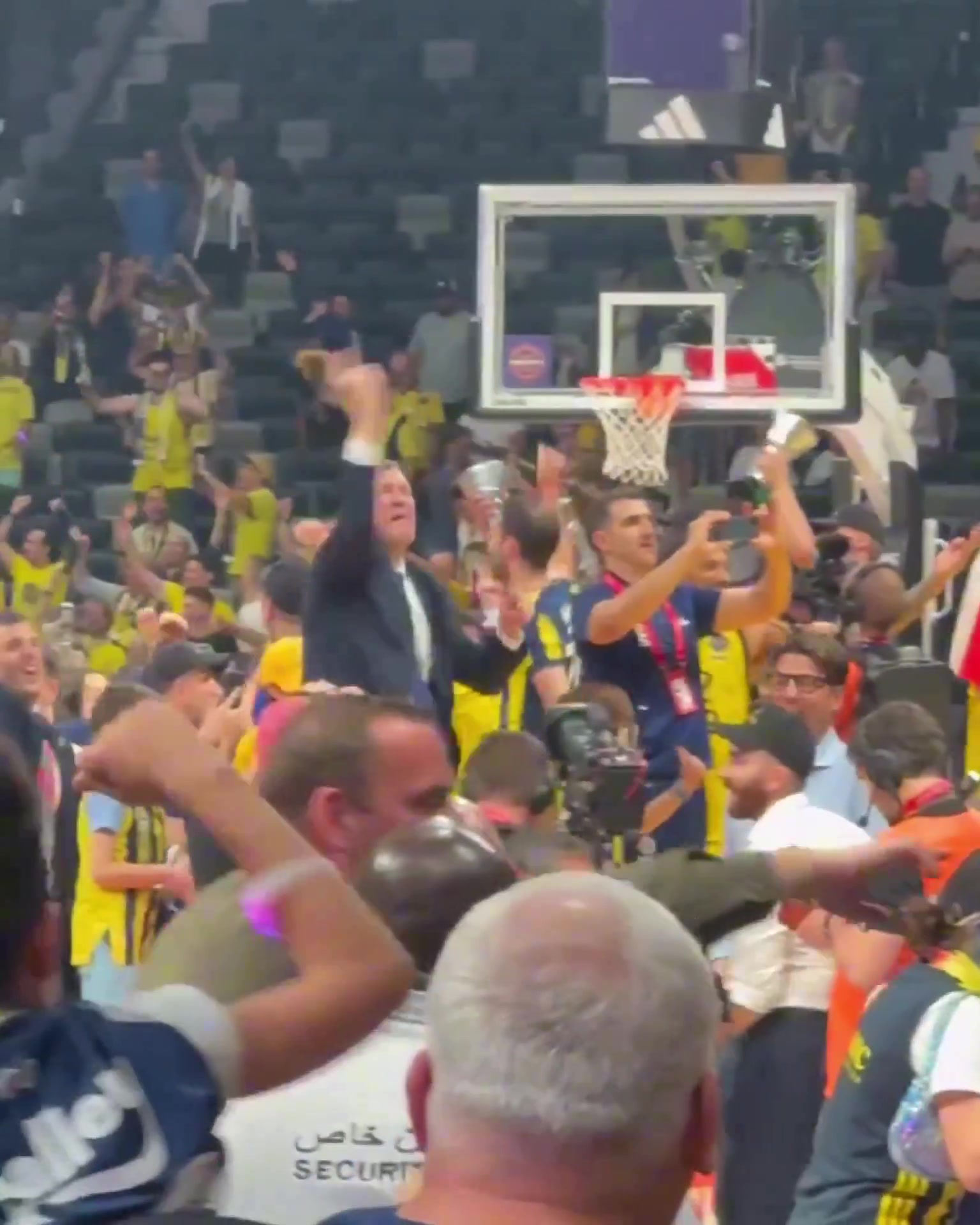 谈球吧体育官网入口奖金180万欧💰️费内巴切夺欧篮冠军🏆美国男篮集训成员获MVP