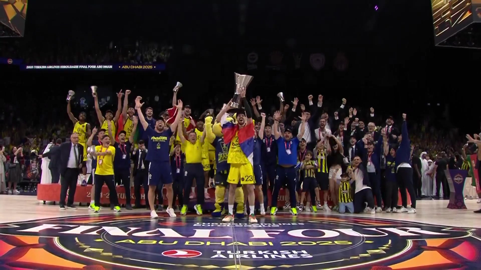 谈球吧体育官网入口奖金180万欧💰️费内巴切夺欧篮冠军🏆美国男篮集训成员获MVP